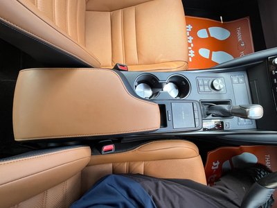 2025 Lexus IS thumbnail 18