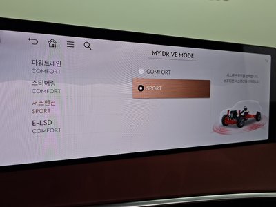 2024 Genesis GV70 thumbnail 23