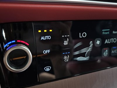 2024 Genesis GV70 thumbnail 32