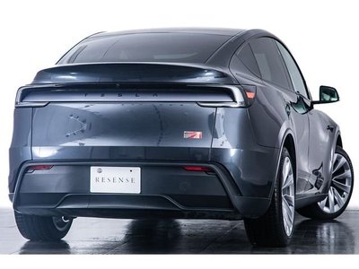 TESLA MODEL Y - 3