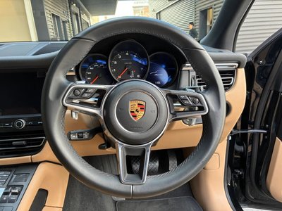 2019 Porsche MACAN — фото 3