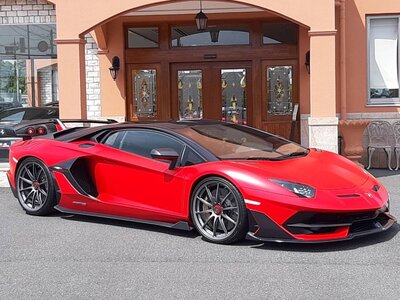 LAMBORGHINI AVENTADOR