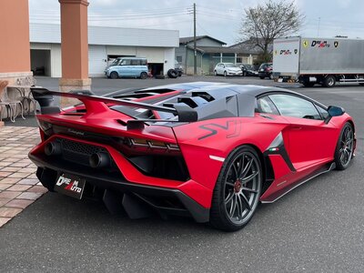 LAMBORGHINI AVENTADOR - 4