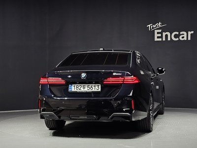 صورة 4 لـ 2024 BMW 5 SERIES