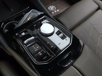 2024 BMW 5 SERIES 缩略图 12