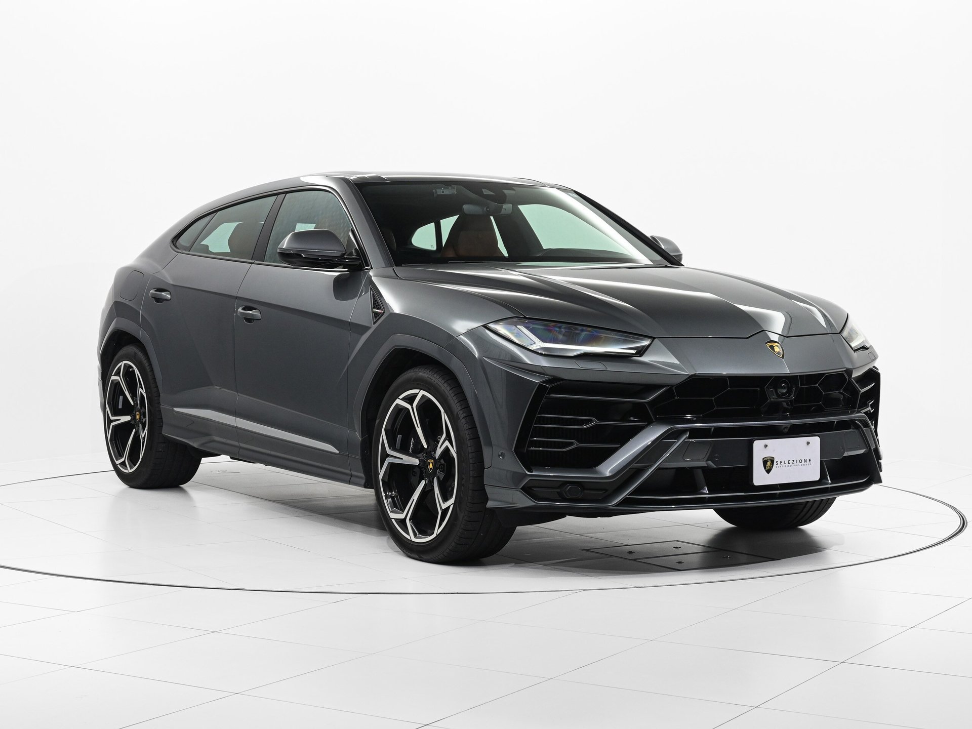 LAMBORGHINI URUS - View 1
