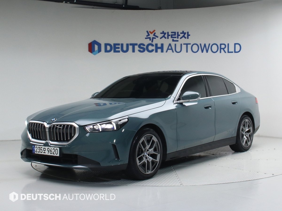BMW 5 SERIES - View 1