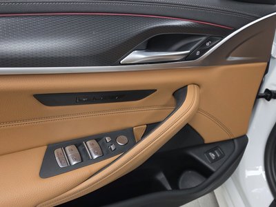 صورة مصغرة 26 لـ 2023 BMW 5 SERIES