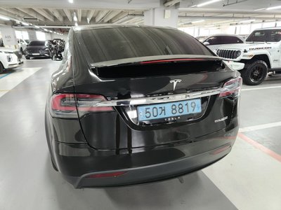 TESLA MODEL X - 6