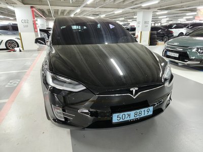 TESLA MODEL X - 2