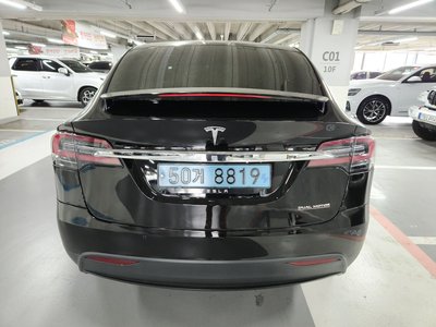 TESLA MODEL X - 7