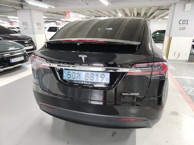 TESLA MODEL X - 4