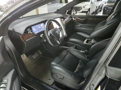 TESLA MODEL X - 9