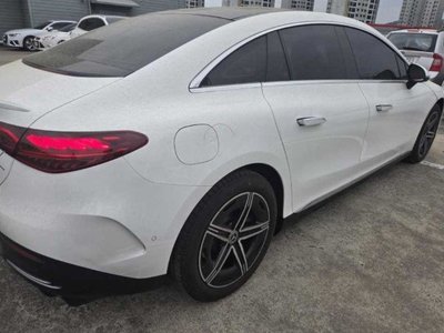 MERCEDES-BENZ EQE - 2