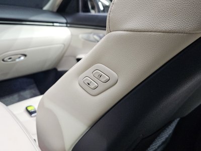 2021 Genesis GV70 thumbnail 27