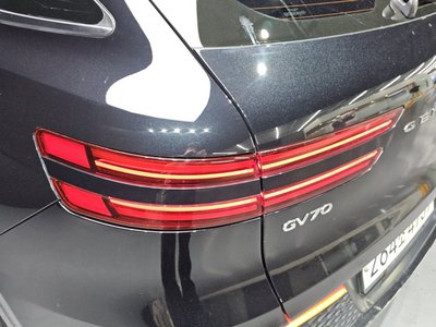 صورة 10 لـ 2021 Genesis GV70