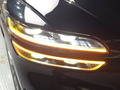 صورة 9 لـ 2021 Genesis GV70