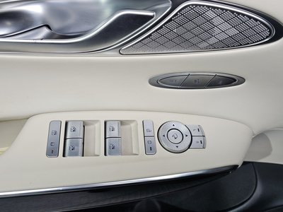 2021 Genesis GV70 thumbnail 28