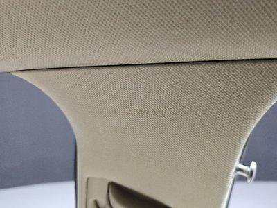 2021 Genesis GV70 thumbnail 32