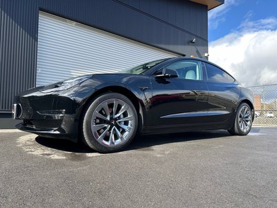 TESLA MODEL 3 - 1