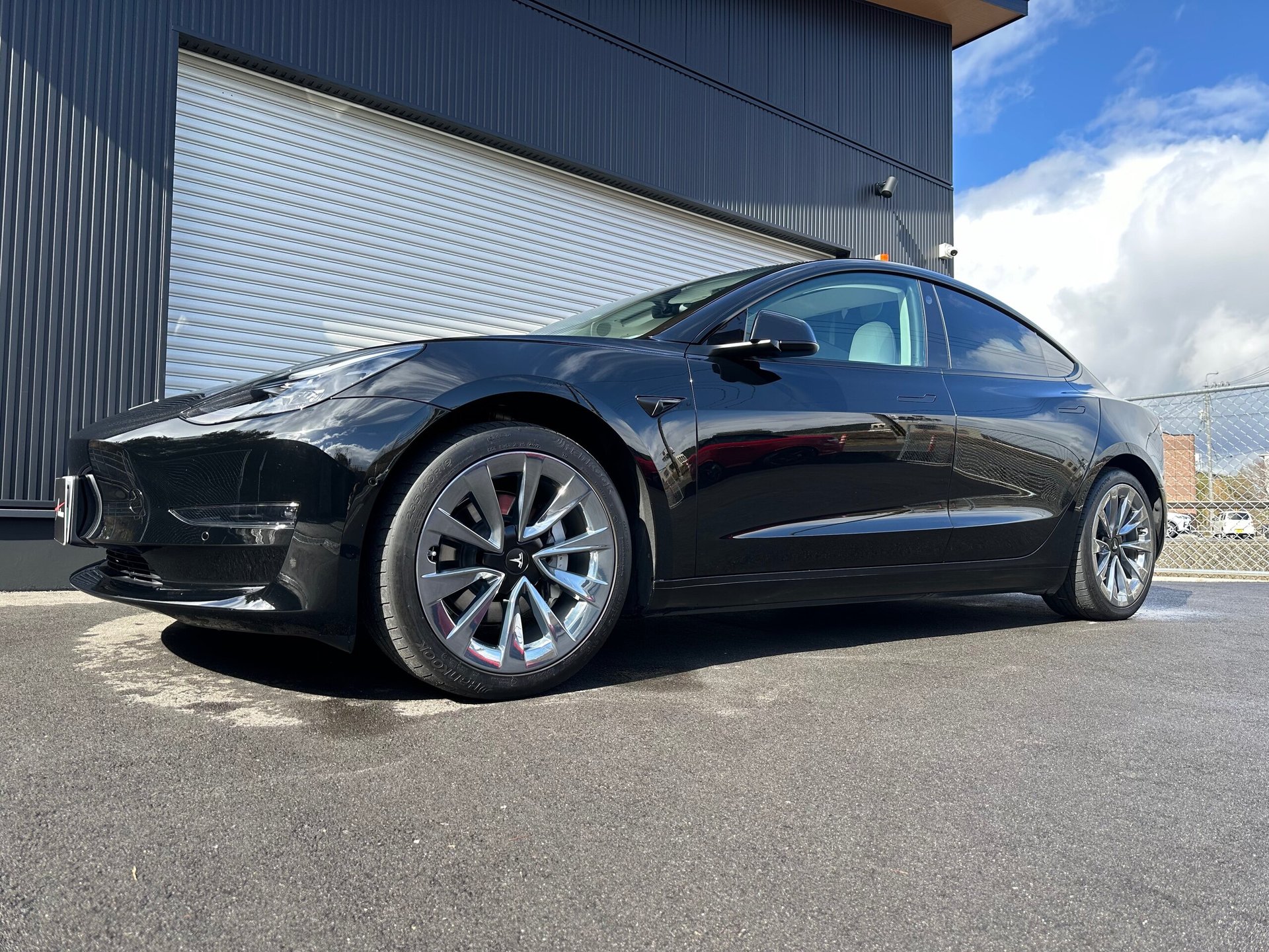 TESLA MODEL 3 - View 1