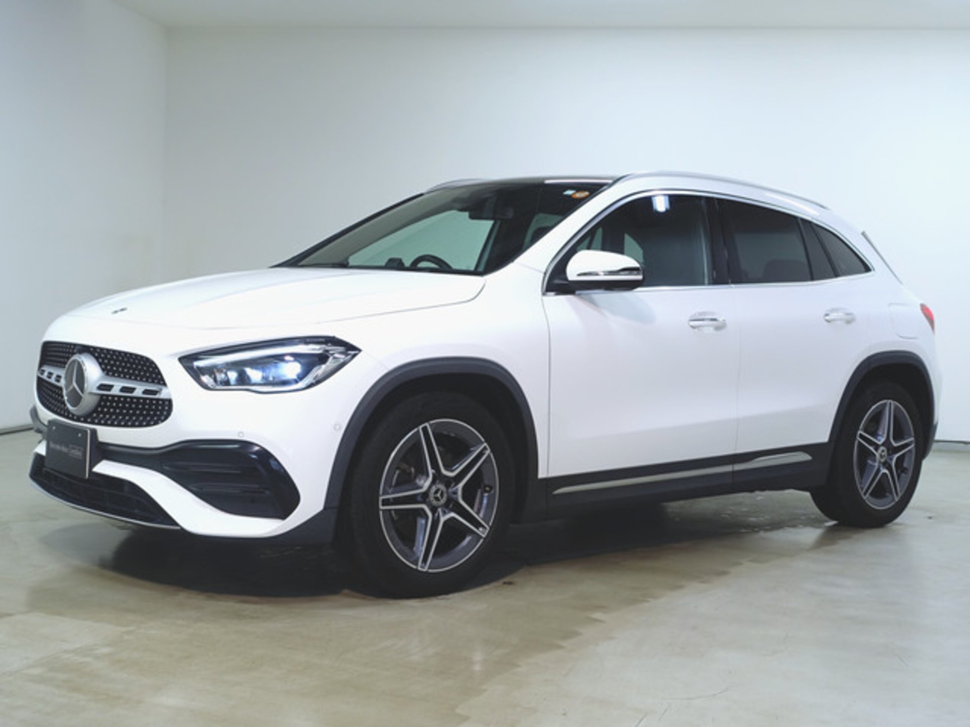 MERCEDES-BENZ GLA - View 1