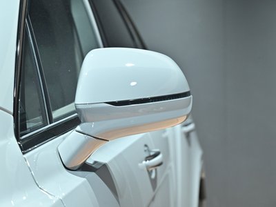 2023 Bentley BENTAYGA thumbnail 32