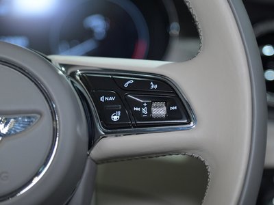 2023 Bentley BENTAYGA thumbnail 42