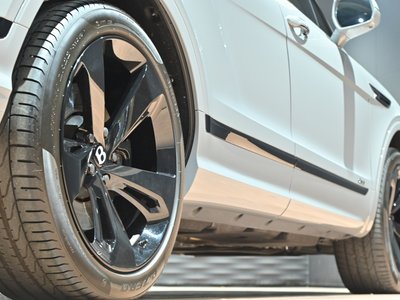 2023 Bentley BENTAYGA thumbnail 18