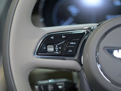 2023 Bentley BENTAYGA thumbnail 41