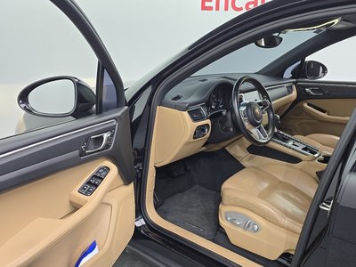 PORSCHE MACAN - 10