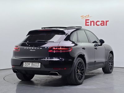 PORSCHE MACAN - 3