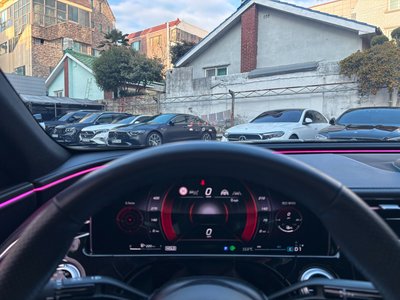 MERCEDES-BENZ E-CLASS - 8