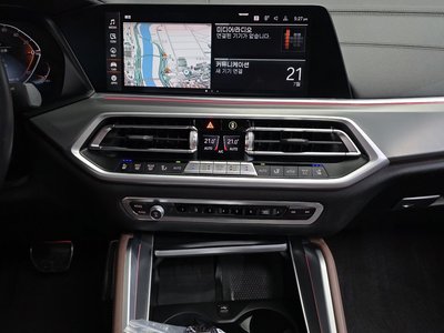 2021 BMW X6 — миниатюра 30
