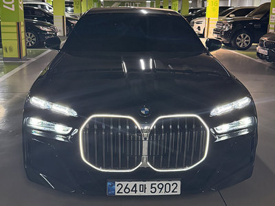 2025 BMW 7 SERIES photo 1