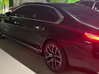2025 BMW 7 SERIES photo 3