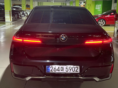 2025 BMW 7 SERIES photo 6