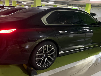 2025 BMW 7 SERIES photo 2
