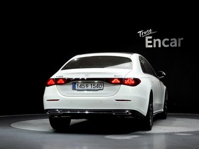 MERCEDES-BENZ E-CLASS - 3