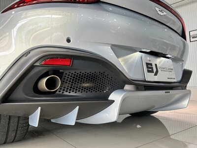 ASTON MARTIN VANTAGE - 6