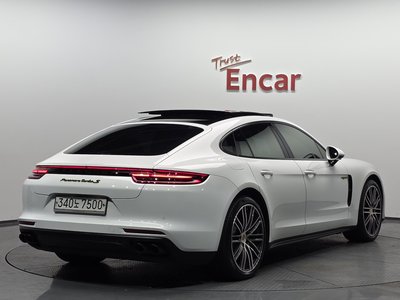 PORSCHE PANAMERA - 3