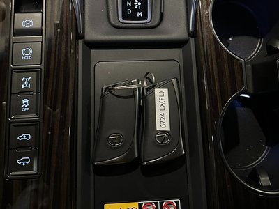 2025 Lexus LX — фото 10