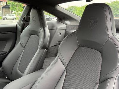 PORSCHE 911 GT3 TOURING PACKAGE - 8