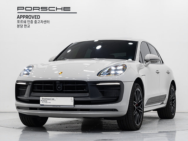 PORSCHE MACAN - View 1