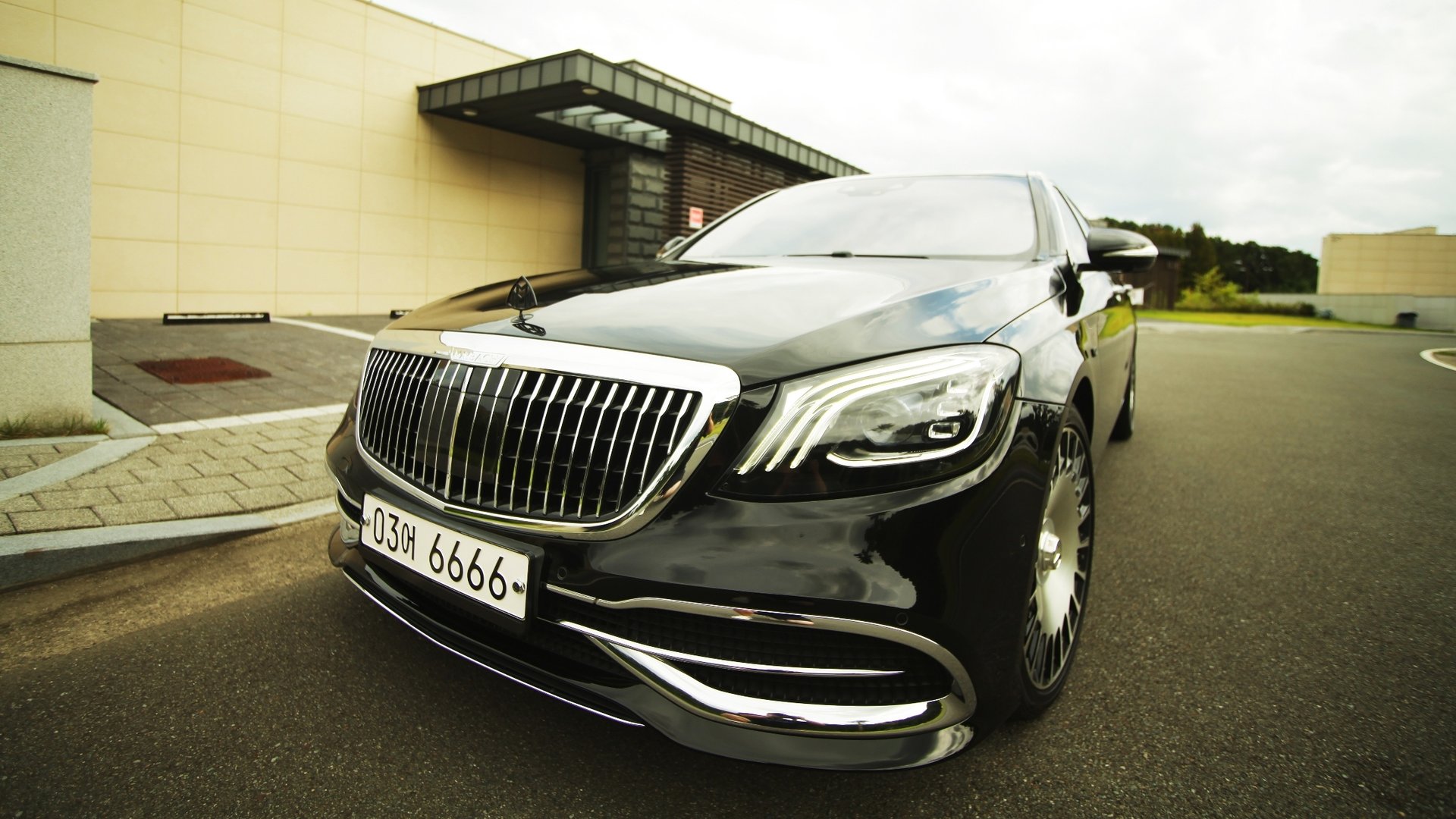 MERCEDES-BENZ S-CLASS - View 1