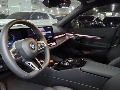 صورة 4 لـ 2025 BMW 5 SERIES