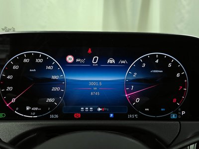 MERCEDES-BENZ E-CLASS - 8