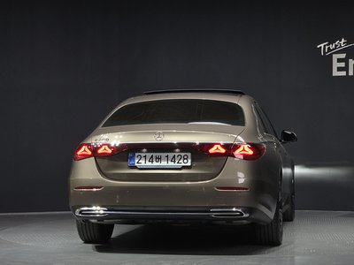MERCEDES-BENZ E-CLASS - 4