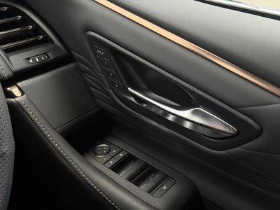 2023 Toyota ALPHARD — фото 8