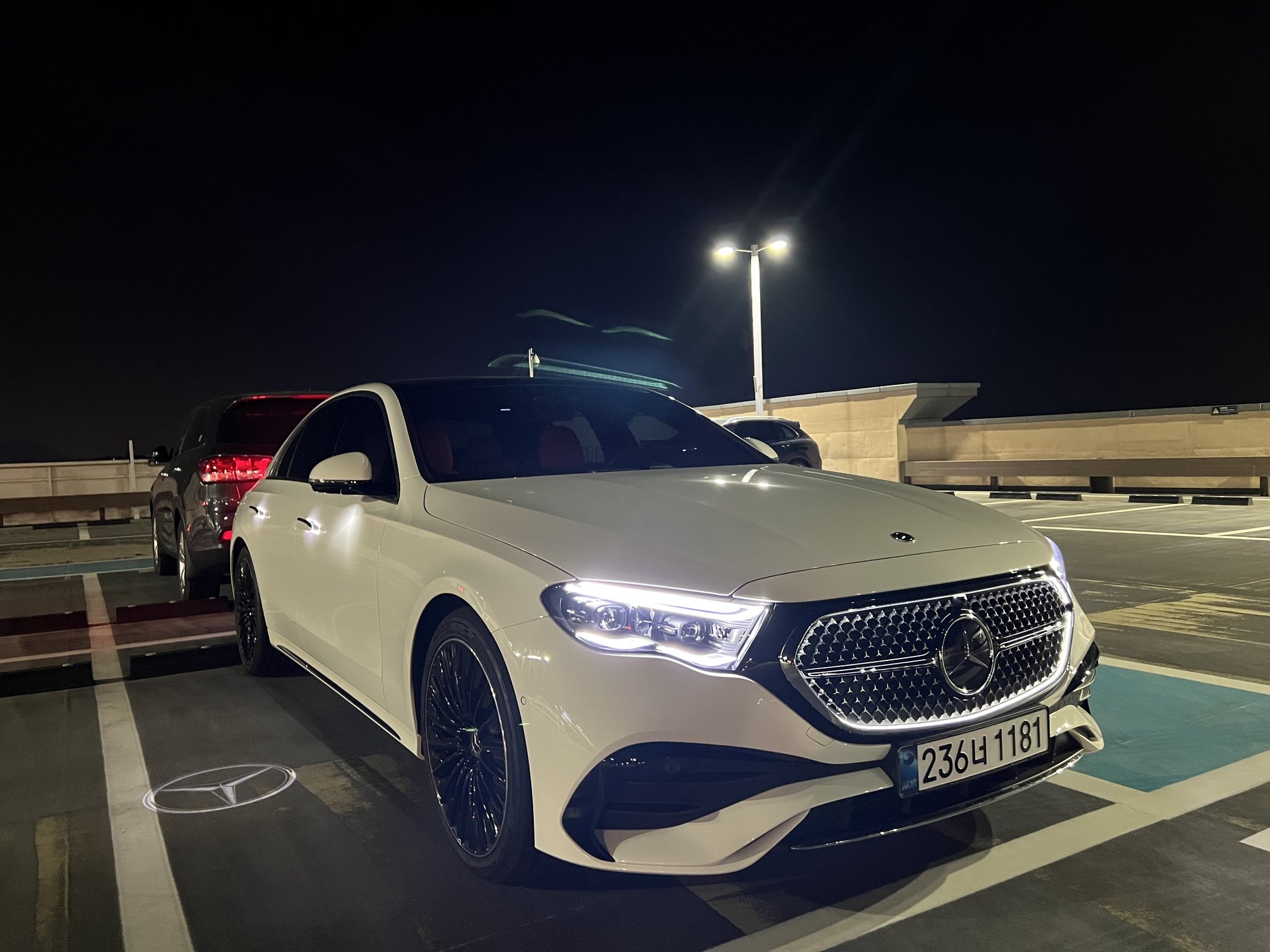 MERCEDES-BENZ E-CLASS - View 1